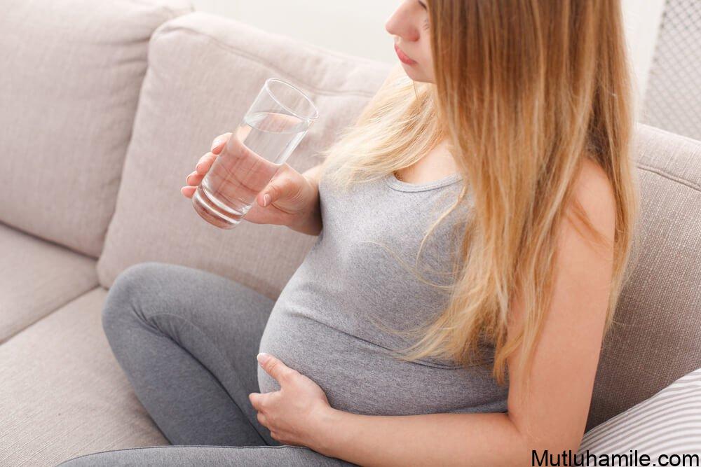 Hamilelikte Günde Kaç Litre Su ve Süt İçilmesi Gerekir